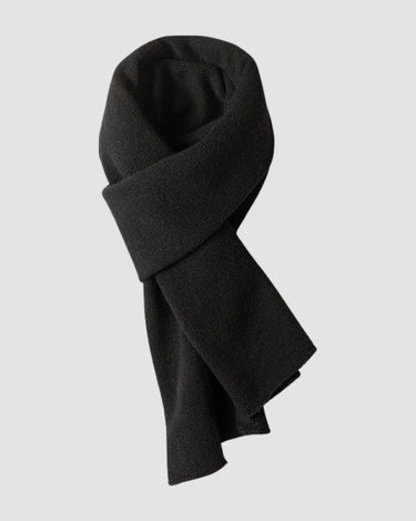 Écharpe en maille noire, nouée