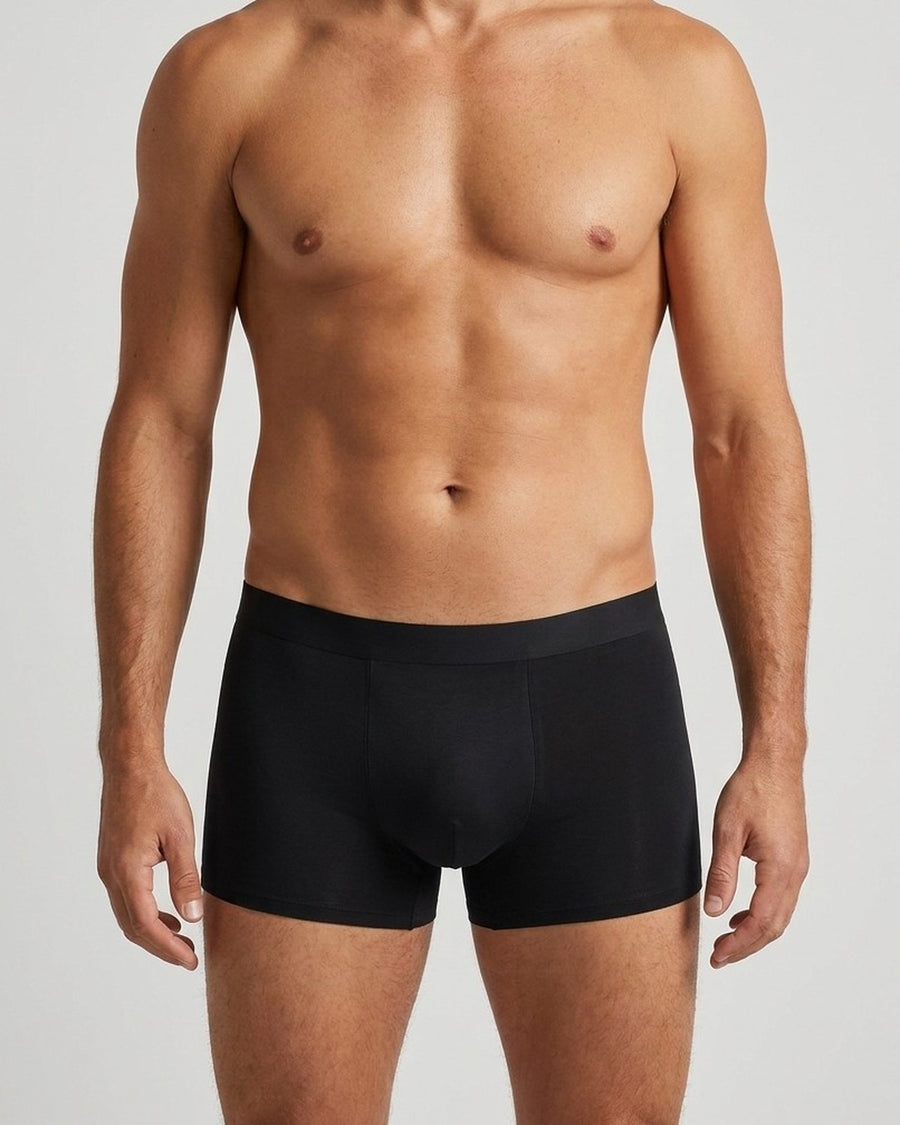 Herreboxershorts i bambus uden sømme – båret, set forfra