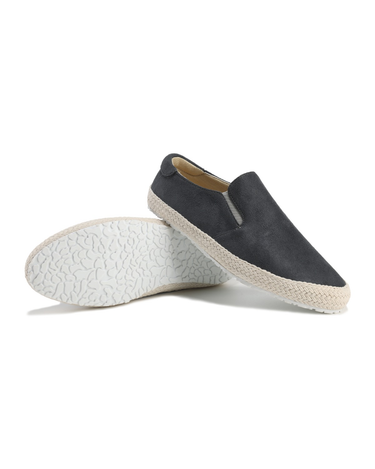 Šedé espadrilky s pohledem na bílou gumovou podrážku