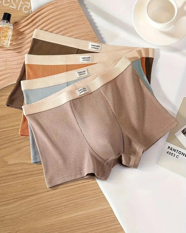 Herren Boxershorts aus Rippbaumwolle in warmen Farben – gerippte Boxershorts ausgebreitet, cremefarbener Bund