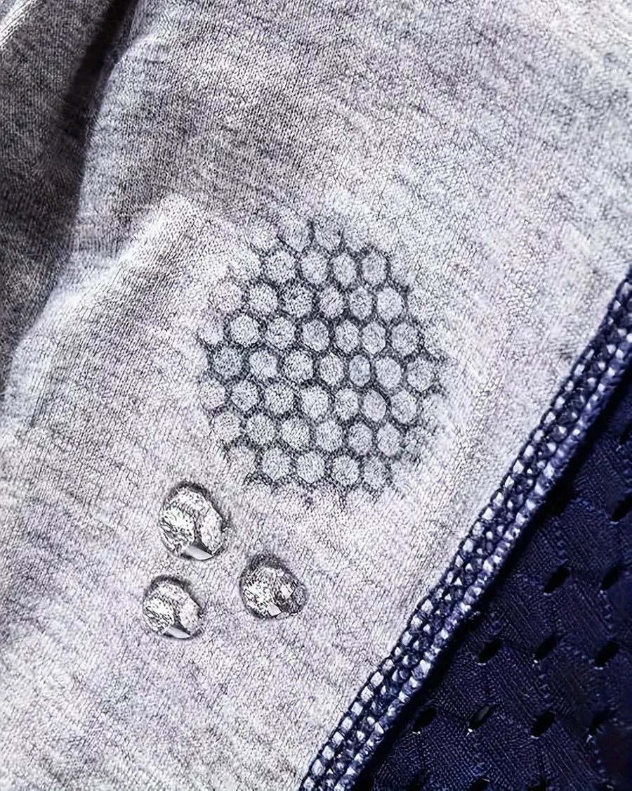 Herren Boxershorts perforiert in Seiden-Optik – Nahaufnahme des perforierten Stoffs
