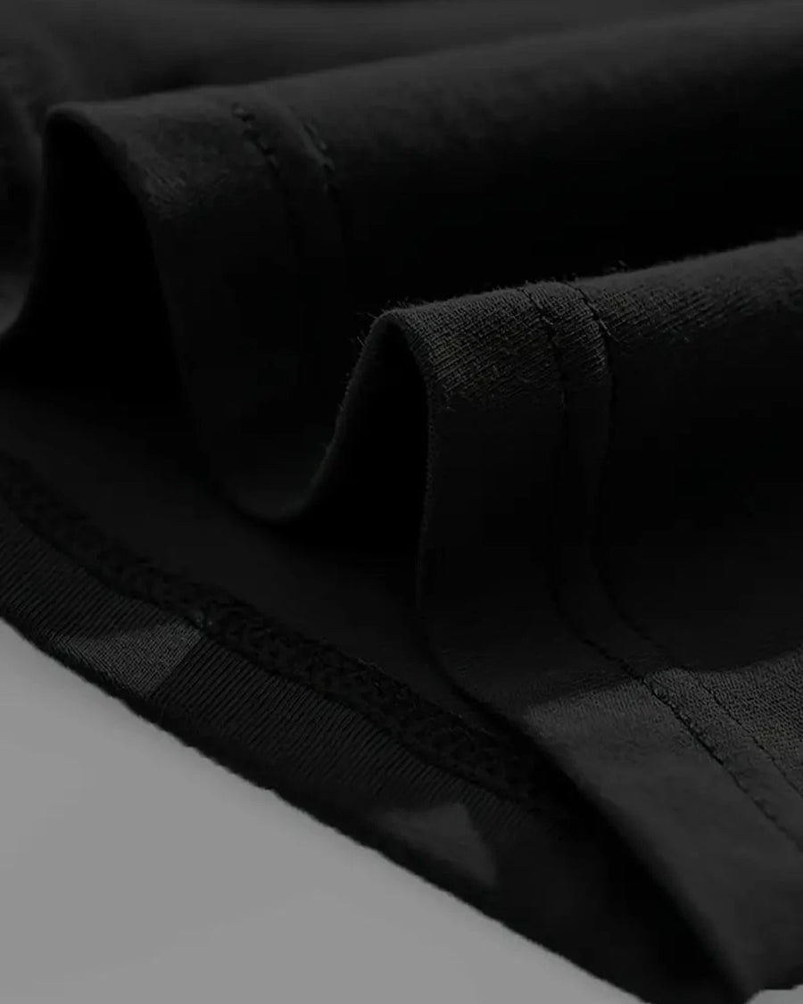 Boxer uomo in cotone in tinte scure – le cuciture del boxer nero da vicino