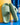 Zelené pantofle postavené na výšku