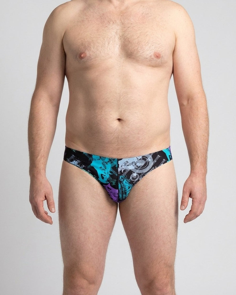 Men's Seamless Low-Rise Silky Microfibre Briefs – worn, front view