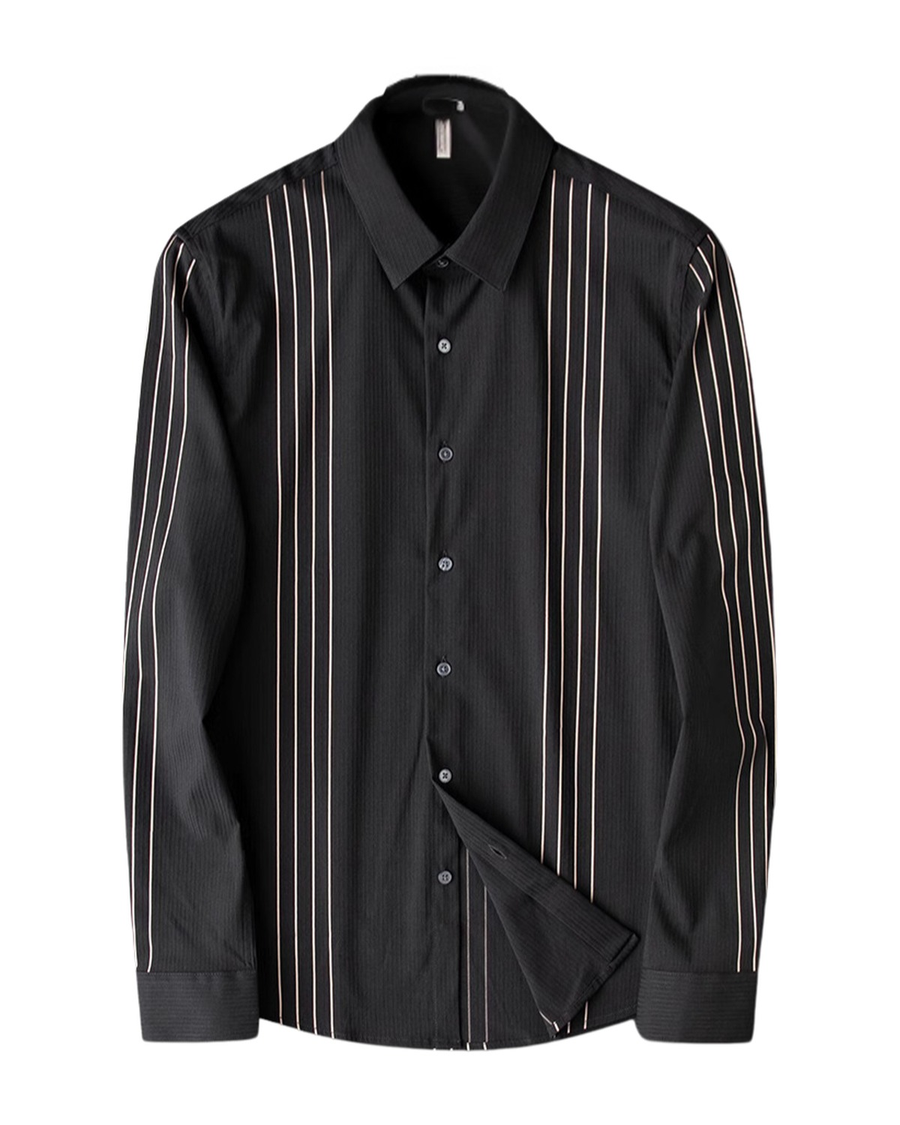 Camicia nera slim con bande di righe chiare sottili, vista frontale