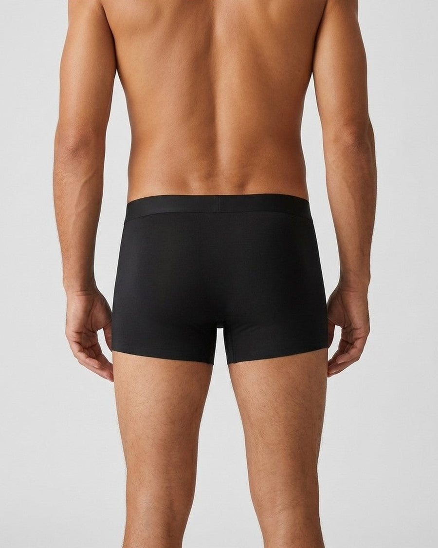 Herreboxershorts i bambus uden sømme – båret, set bagfra