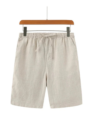 Beige hørshorts på bøjle, set forfra