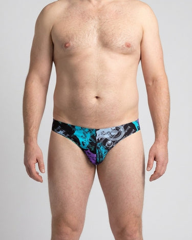 Men's Seamless Low-Rise Silky Microfibre Briefs – worn, front view