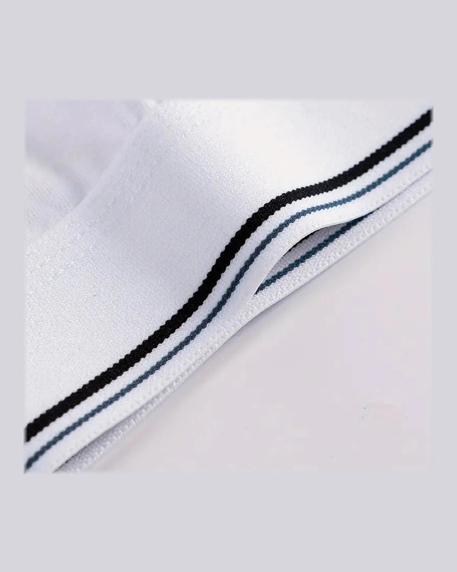 Slip uomo bianchi in cotone – l'elastico a righine da vicino